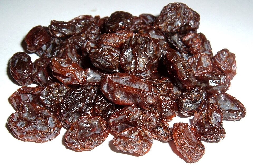 Golden Munakka (Seeded Raisins)